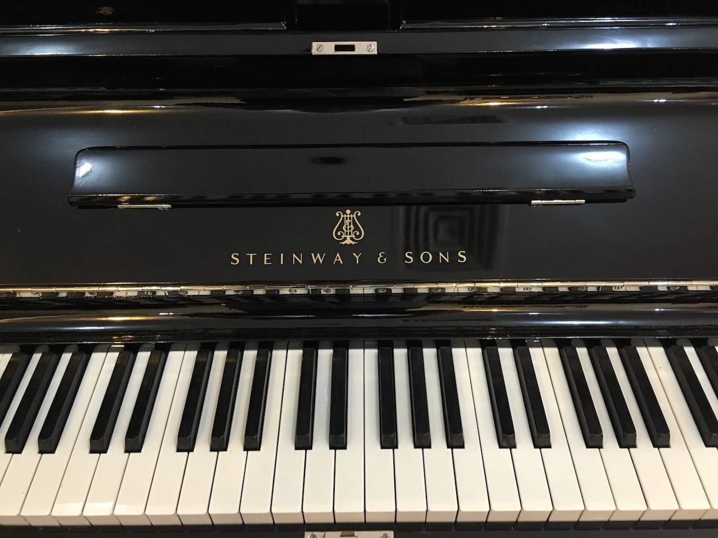 Steinway & Sons - mod. 32